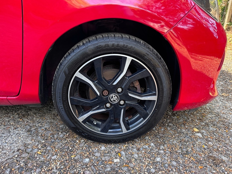 Toyota Yaris 1.33 Dual VVT-i Design Hatchback 5dr Petrol Manual Euro 6 (Safety Sense) (99 ps) - U10003822