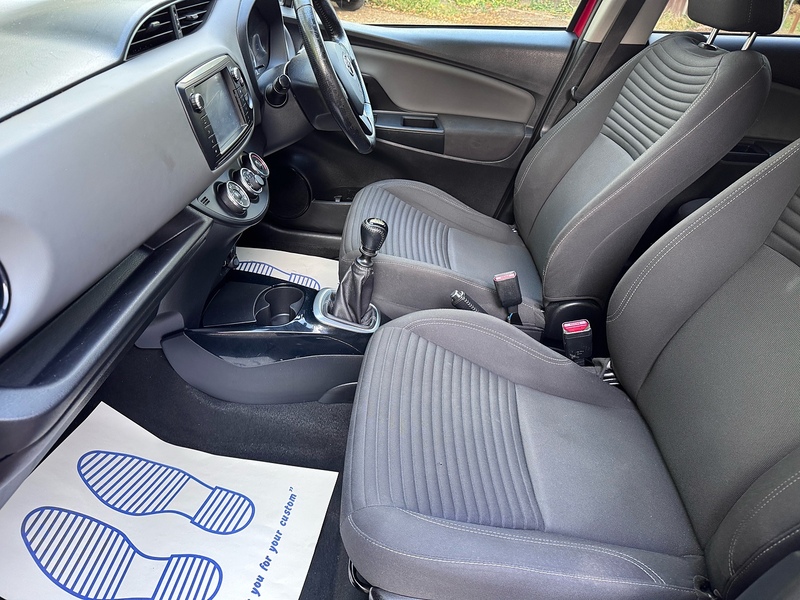 Toyota Yaris 1.33 Dual VVT-i Design Hatchback 5dr Petrol Manual Euro 6 (Safety Sense) (99 ps) - U10003822