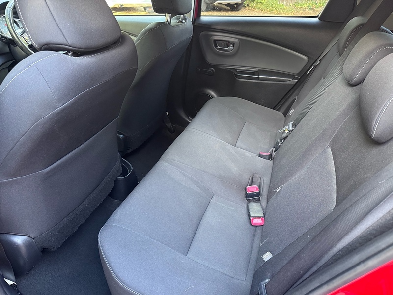 Toyota Yaris 1.33 Dual VVT-i Design Hatchback 5dr Petrol Manual Euro 6 (Safety Sense) (99 ps) - U10003822