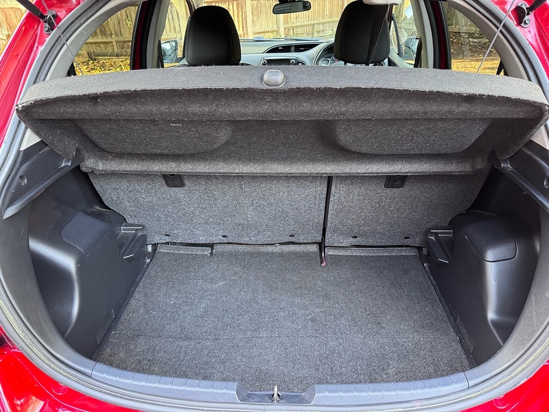 Toyota Yaris 1.33 Dual VVT-i Design Hatchback 5dr Petrol Manual Euro 6 (Safety Sense) (99 ps) - U10003822