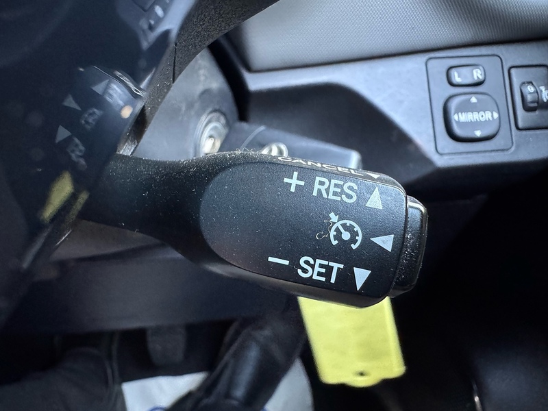 Toyota Yaris 1.33 Dual VVT-i Design Hatchback 5dr Petrol Manual Euro 6 (Safety Sense) (99 ps) - U10003822