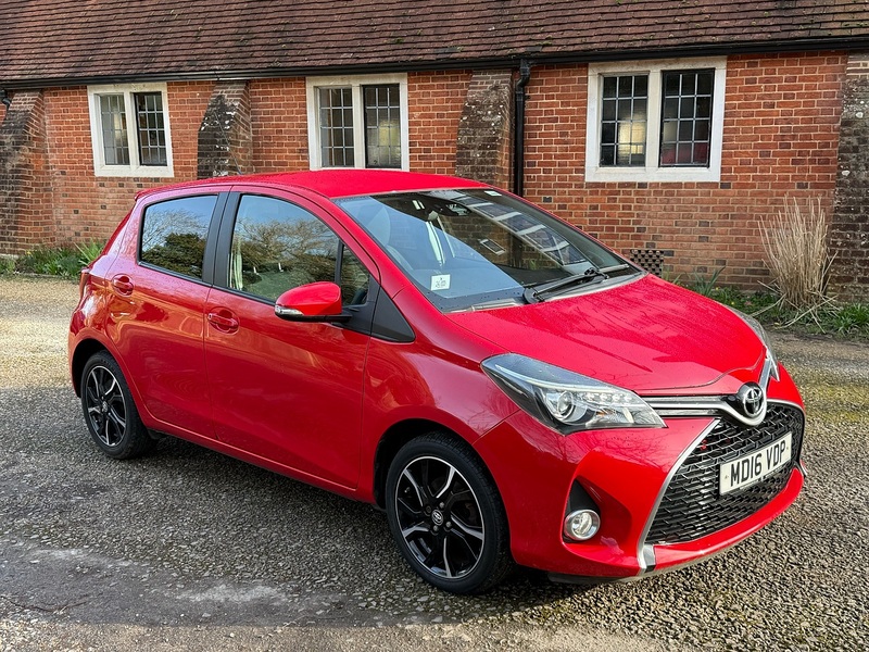 Toyota Yaris 1.33 Dual VVT-i Design Hatchback 5dr Petrol Manual Euro 6 (Safety Sense) (99 ps) - U10003822