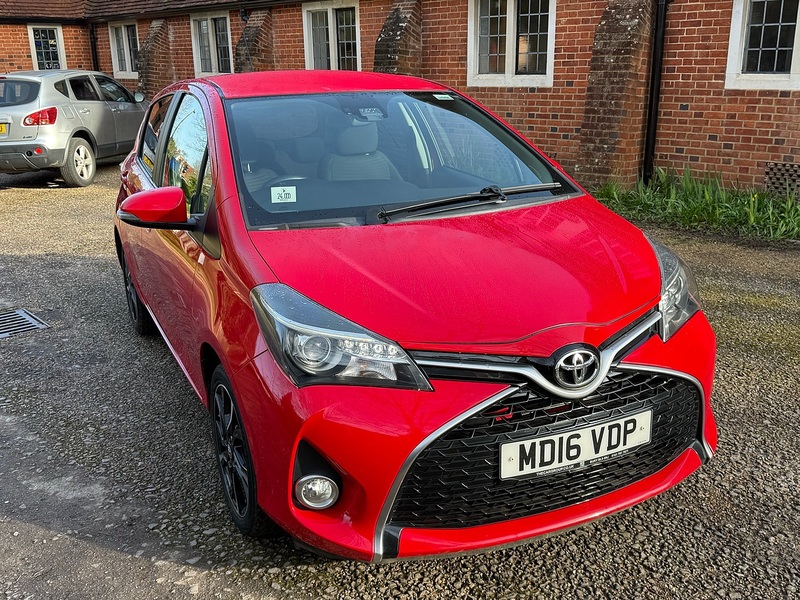 Toyota Yaris 1.33 Dual VVT-i Design Hatchback 5dr Petrol Manual Euro 6 (Safety Sense) (99 ps) - U10003822