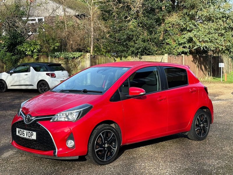 Toyota Yaris 1.33 Dual VVT-i Design Hatchback 5dr Petrol Manual Euro 6 (Safety Sense) (99 ps) - U10003822