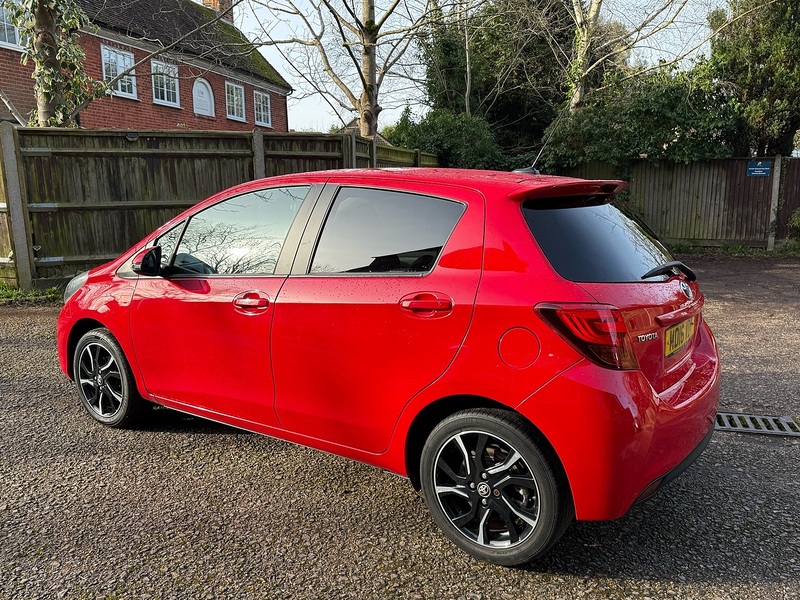 Toyota Yaris 1.33 Dual VVT-i Design Hatchback 5dr Petrol Manual Euro 6 (Safety Sense) (99 ps) - U10003822