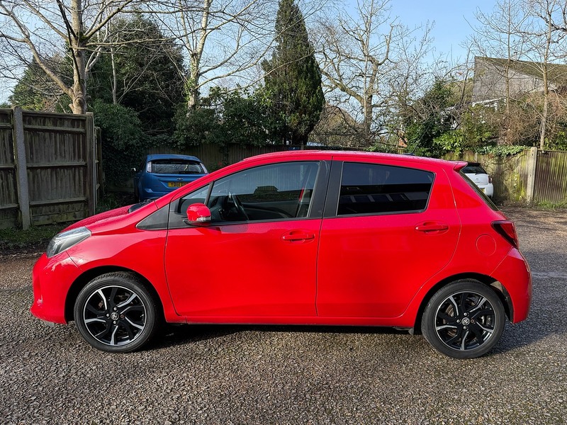 Toyota Yaris 1.33 Dual VVT-i Design Hatchback 5dr Petrol Manual Euro 6 (Safety Sense) (99 ps) - U10003822