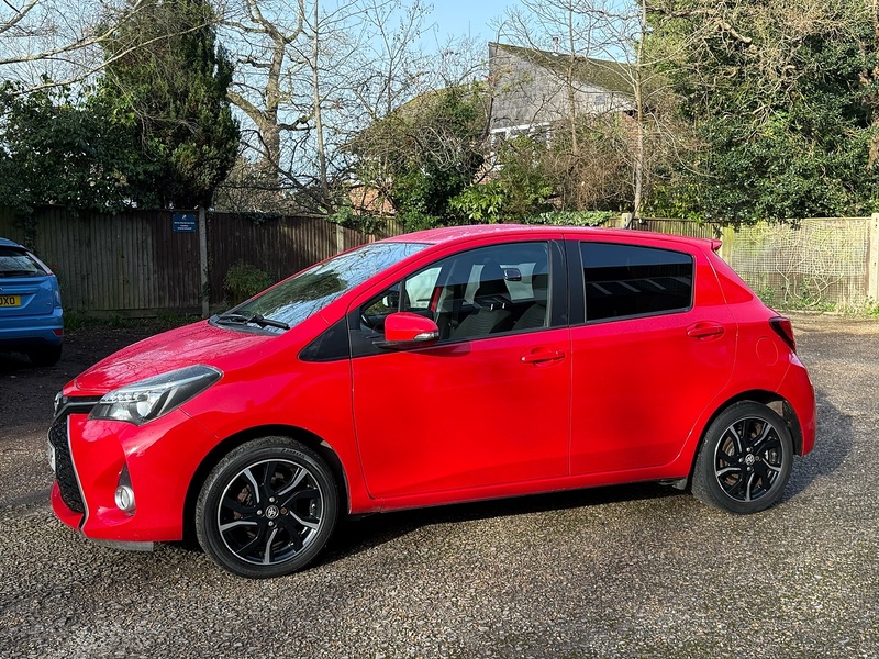 Toyota Yaris 1.33 Dual VVT-i Design Hatchback 5dr Petrol Manual Euro 6 (Safety Sense) (99 ps) - U10003822