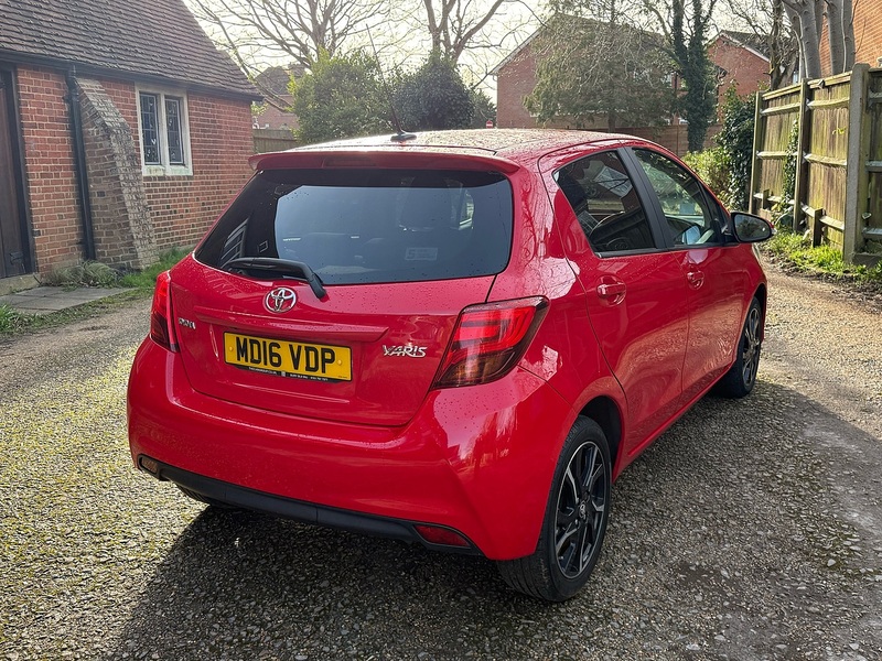 Toyota Yaris 1.33 Dual VVT-i Design Hatchback 5dr Petrol Manual Euro 6 (Safety Sense) (99 ps) - U10003822