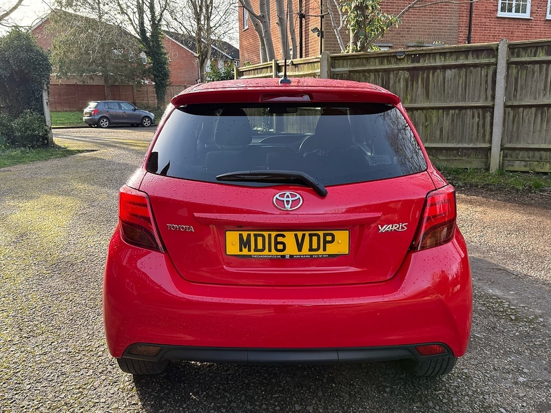 Toyota Yaris 1.33 Dual VVT-i Design Hatchback 5dr Petrol Manual Euro 6 (Safety Sense) (99 ps) - U10003822