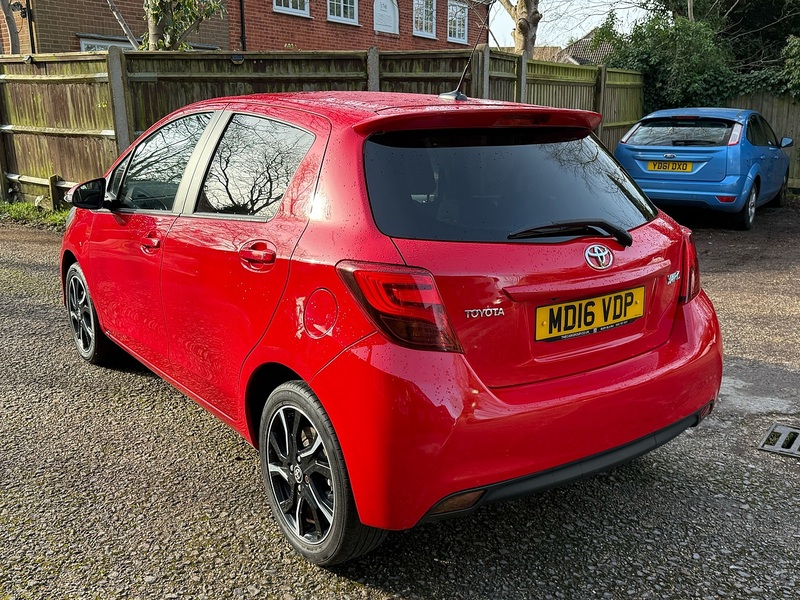 Toyota Yaris 1.33 Dual VVT-i Design Hatchback 5dr Petrol Manual Euro 6 (Safety Sense) (99 ps) - U10003822
