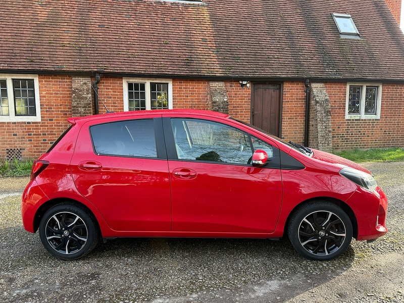 Toyota Yaris 1.33 Dual VVT-i Design Hatchback 5dr Petrol Manual Euro 6 (Safety Sense) (99 ps) - U10003822