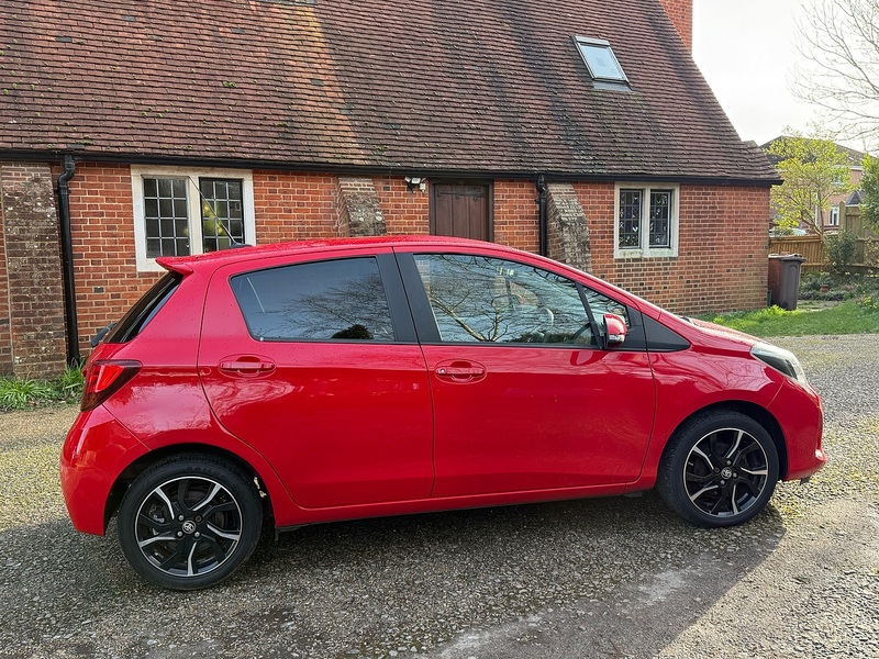 Toyota Yaris 1.33 Dual VVT-i Design Hatchback 5dr Petrol Manual Euro 6 (Safety Sense) (99 ps) - U10003822