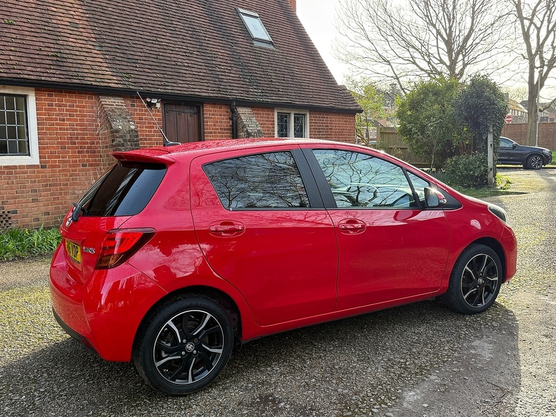 Toyota Yaris 1.33 Dual VVT-i Design Hatchback 5dr Petrol Manual Euro 6 (Safety Sense) (99 ps) - U10003822