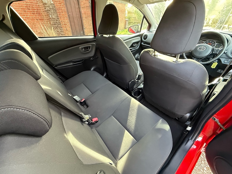Toyota Yaris 1.33 Dual VVT-i Design Hatchback 5dr Petrol Manual Euro 6 (Safety Sense) (99 ps) - U10003822