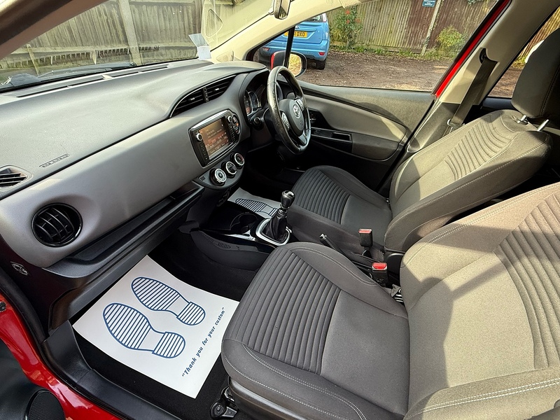 Toyota Yaris 1.33 Dual VVT-i Design Hatchback 5dr Petrol Manual Euro 6 (Safety Sense) (99 ps) - U10003822