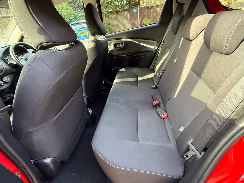 Toyota Yaris 1.33 Dual VVT-i Design Hatchback 5dr Petrol Manual Euro 6 (Safety Sense) (99 ps) - U10003822