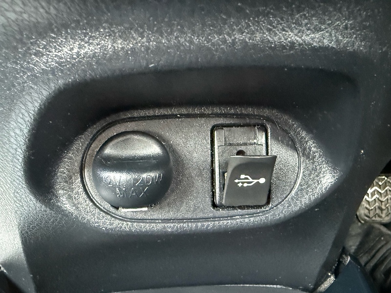 Toyota Yaris 1.33 Dual VVT-i Design Hatchback 5dr Petrol Manual Euro 6 (Safety Sense) (99 ps) - U10003822