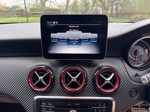 Mercedes-Benz A Class 2.0 A45 AMG Hatchback 5dr Petrol SpdS DCT 4MATIC Euro 6 (s/s) (381 ps) - U10003824