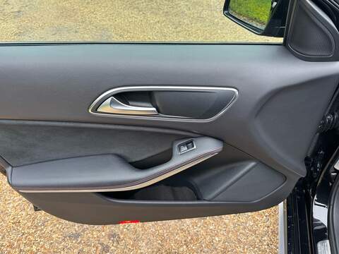 Mercedes-Benz A Class 2.0 A45 AMG Hatchback 5dr Petrol SpdS DCT 4MATIC Euro 6 (s/s) (381 ps) - U10003824