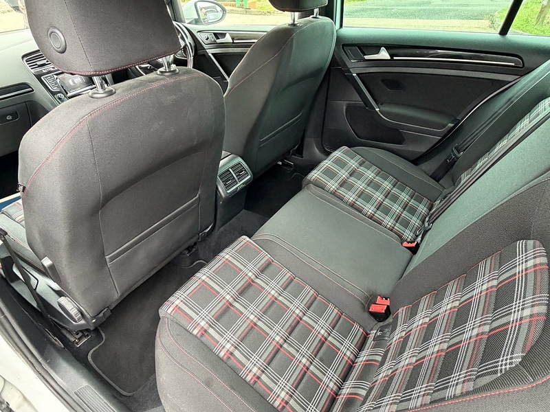 Volkswagen Golf 2.0 TSI BlueMotion Tech GTI Performance Hatchback 5dr Petrol Manual Euro 6 (s/s) (230 ps) - U10003828