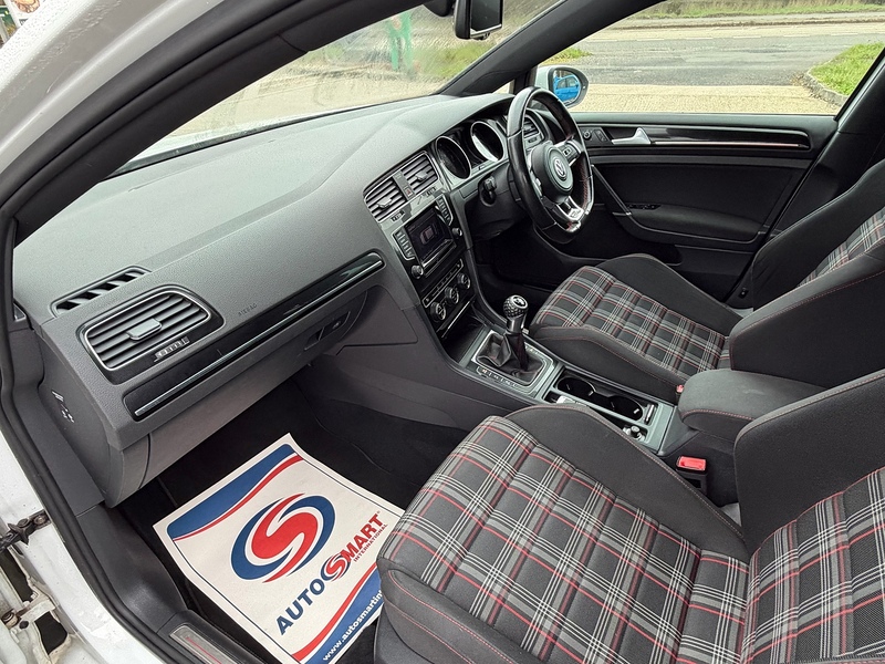 Volkswagen Golf 2.0 TSI BlueMotion Tech GTI Performance Hatchback 5dr Petrol Manual Euro 6 (s/s) (230 ps) - U10003828