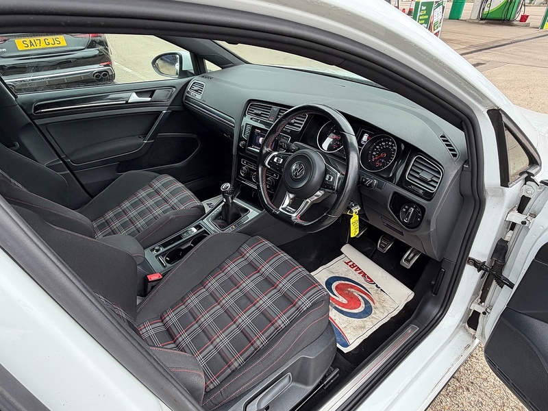 Volkswagen Golf 2.0 TSI BlueMotion Tech GTI Performance Hatchback 5dr Petrol Manual Euro 6 (s/s) (230 ps) - U10003828