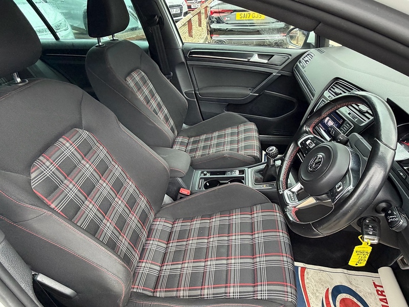 Volkswagen Golf 2.0 TSI BlueMotion Tech GTI Performance Hatchback 5dr Petrol Manual Euro 6 (s/s) (230 ps) - U10003828