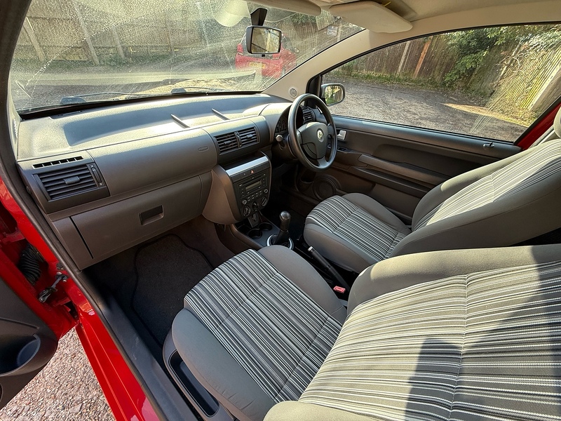 Volkswagen Fox 1.2 6V Urban Fox Hatchback 3dr Petrol Manual Euro 5 (60 ps) - U10003832