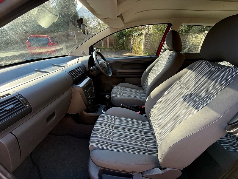 Volkswagen Fox 1.2 6V Urban Fox Hatchback 3dr Petrol Manual Euro 5 (60 ps) - U10003832