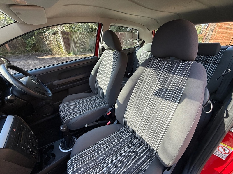 Volkswagen Fox 1.2 6V Urban Fox Hatchback 3dr Petrol Manual Euro 5 (60 ps) - U10003832