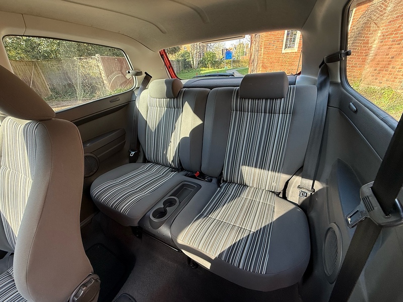 Volkswagen Fox 1.2 6V Urban Fox Hatchback 3dr Petrol Manual Euro 5 (60 ps) - U10003832