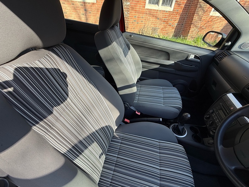 Volkswagen Fox 1.2 6V Urban Fox Hatchback 3dr Petrol Manual Euro 5 (60 ps) - U10003832