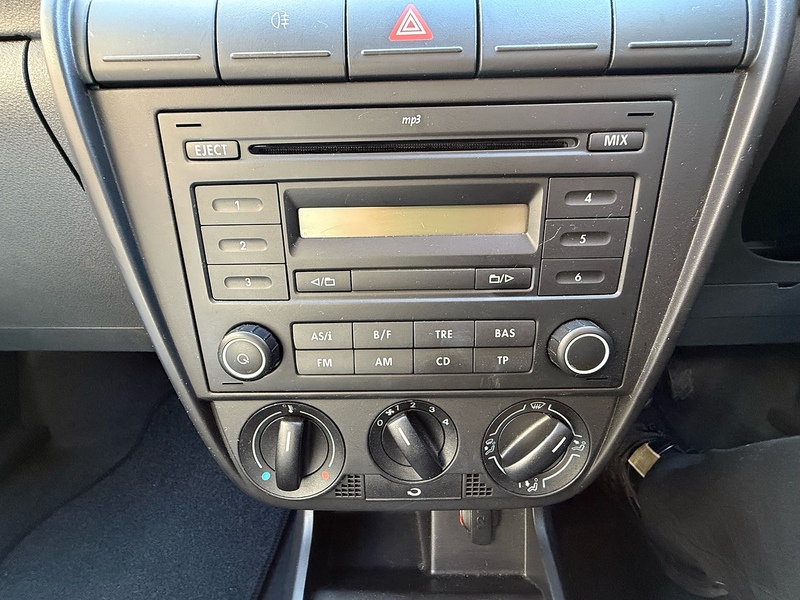 Volkswagen Fox 1.2 6V Urban Fox Hatchback 3dr Petrol Manual Euro 5 (60 ps) - U10003832