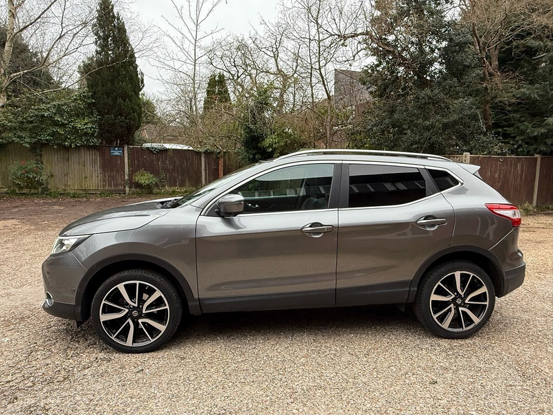 Nissan Qashqai 1.6 dCi Tekna SUV 5dr Diesel Manual 2WD Euro 5 (s/s) (130 ps) - U10003834