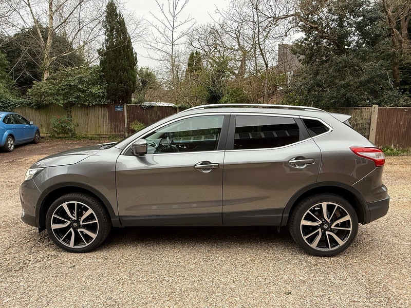 Nissan Qashqai 1.6 dCi Tekna SUV 5dr Diesel Manual 2WD Euro 5 (s/s) (130 ps) - U10003834