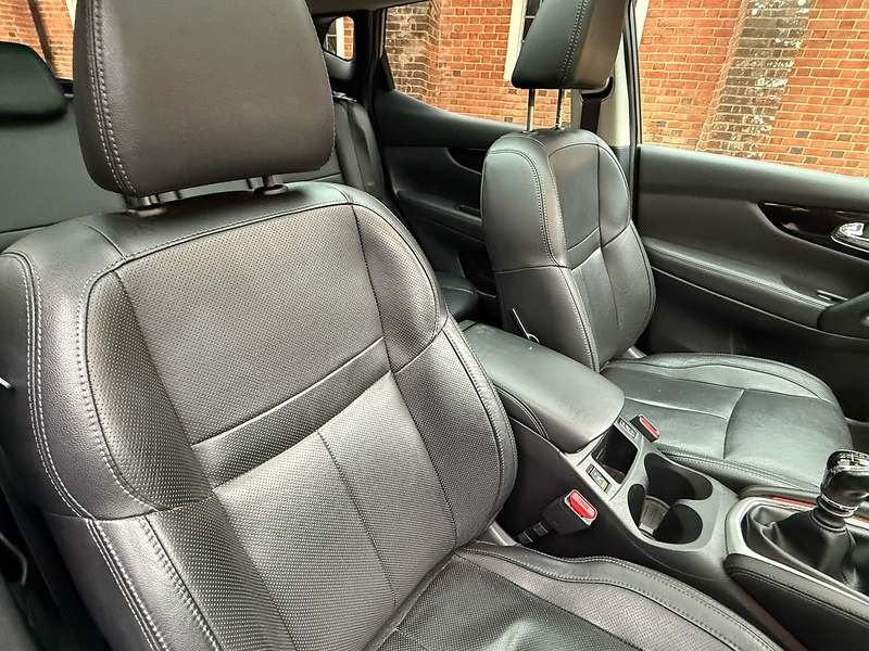 Nissan Qashqai 1.6 dCi Tekna SUV 5dr Diesel Manual 2WD Euro 5 (s/s) (130 ps) - U10003834