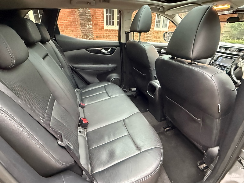 Nissan Qashqai 1.6 dCi Tekna SUV 5dr Diesel Manual 2WD Euro 5 (s/s) (130 ps) - U10003834