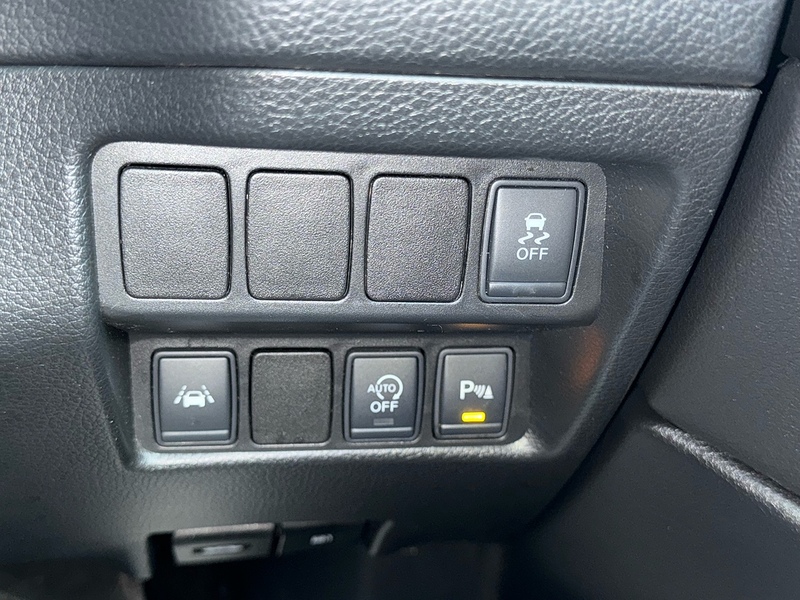 Nissan Qashqai 1.6 dCi Tekna SUV 5dr Diesel Manual 2WD Euro 5 (s/s) (130 ps) - U10003834