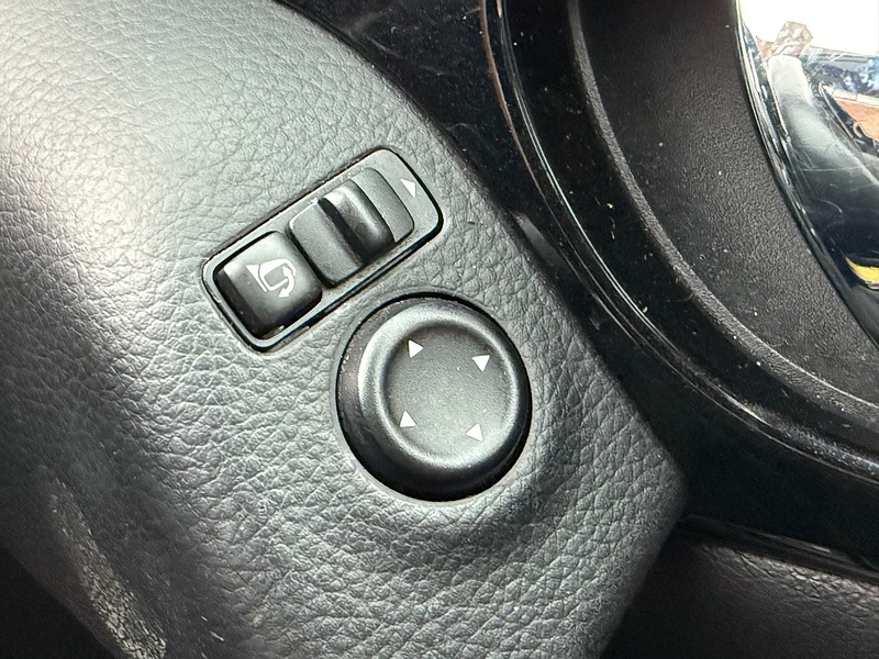 Nissan Qashqai 1.6 dCi Tekna SUV 5dr Diesel Manual 2WD Euro 5 (s/s) (130 ps) - U10003834