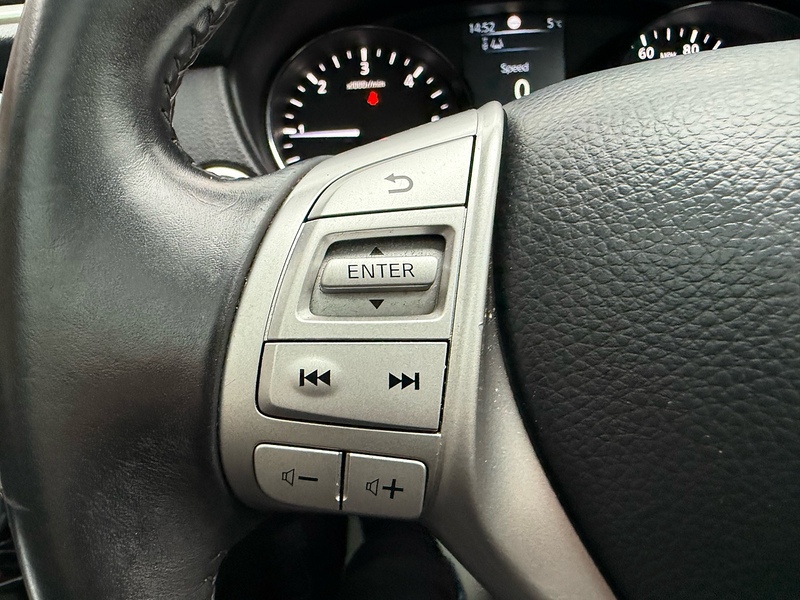 Nissan Qashqai 1.6 dCi Tekna SUV 5dr Diesel Manual 2WD Euro 5 (s/s) (130 ps) - U10003834