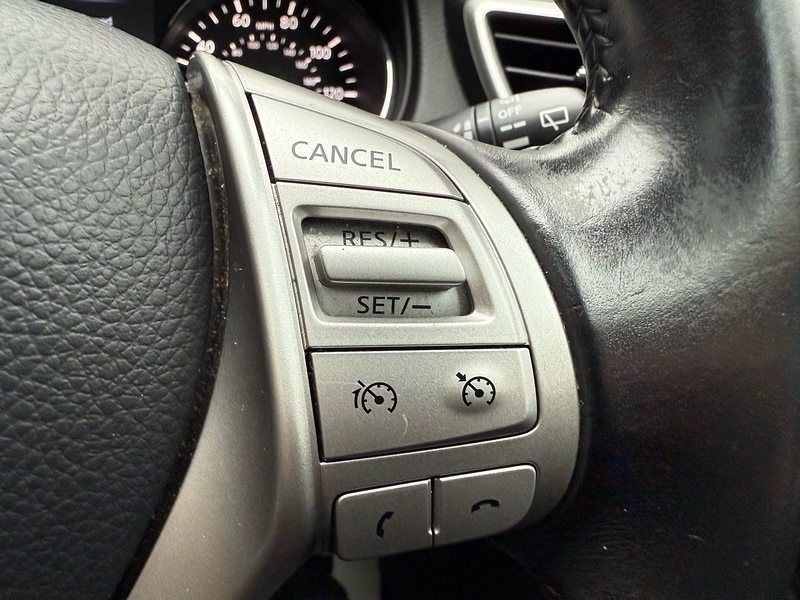 Nissan Qashqai 1.6 dCi Tekna SUV 5dr Diesel Manual 2WD Euro 5 (s/s) (130 ps) - U10003834