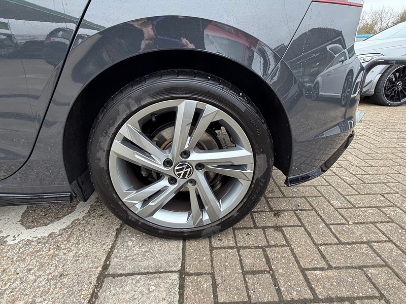 Volkswagen Golf 1.5 TSI R-Line Hatchback 5dr Petrol Manual Euro 6 (s/s) (150 ps) - U10003838