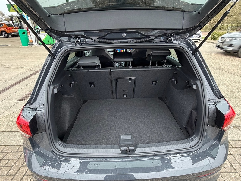 Volkswagen Golf 1.5 TSI R-Line Hatchback 5dr Petrol Manual Euro 6 (s/s) (150 ps) - U10003838