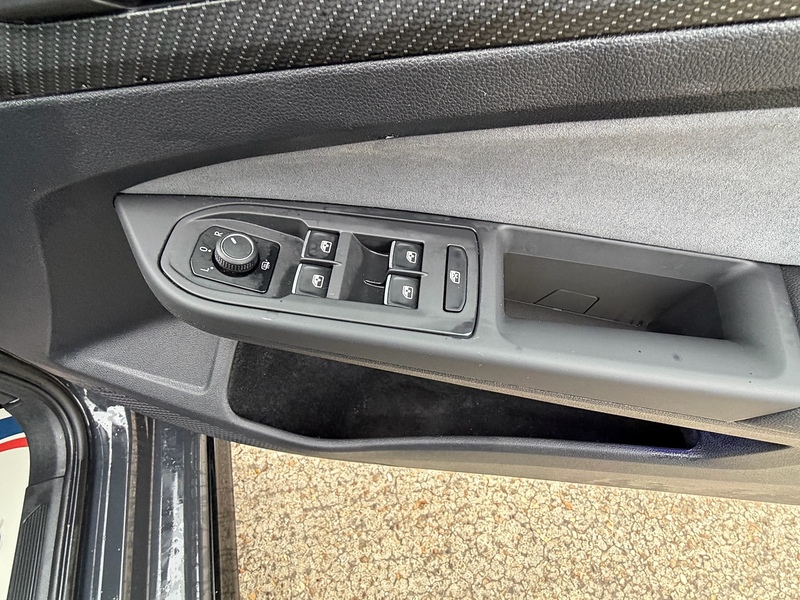 Volkswagen Golf 1.5 TSI R-Line Hatchback 5dr Petrol Manual Euro 6 (s/s) (150 ps) - U10003838