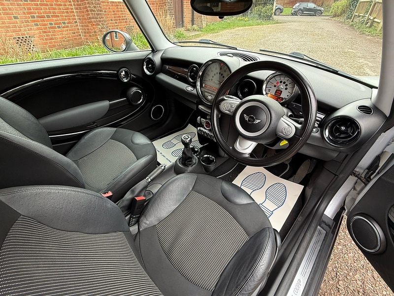 MINI Hatch 1.6 Cooper Hatchback 3dr Petrol Manual Euro 4 (120 ps) - U10003844