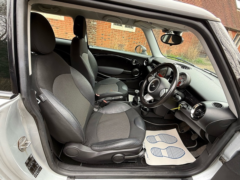 MINI Hatch 1.6 Cooper Hatchback 3dr Petrol Manual Euro 4 (120 ps) - U10003844