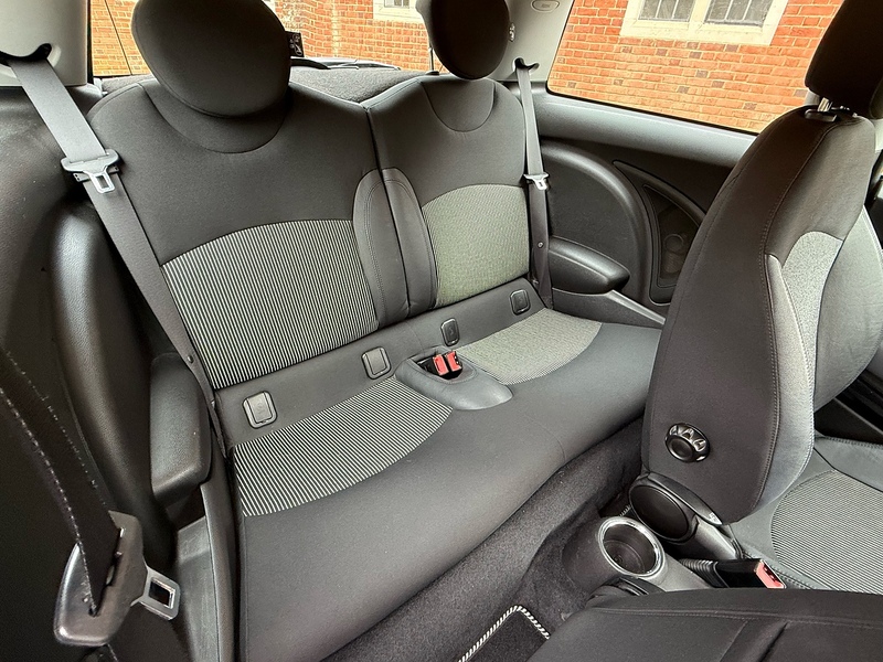 MINI Hatch 1.6 Cooper Hatchback 3dr Petrol Manual Euro 4 (120 ps) - U10003844