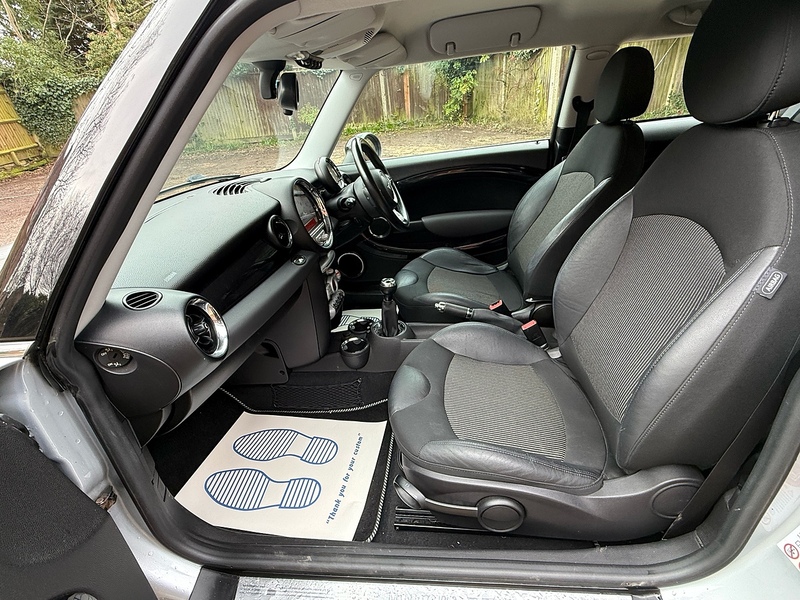 MINI Hatch 1.6 Cooper Hatchback 3dr Petrol Manual Euro 4 (120 ps) - U10003844