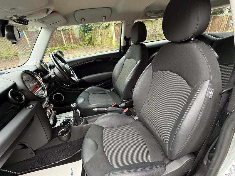 MINI Hatch 1.6 Cooper Hatchback 3dr Petrol Manual Euro 4 (120 ps) - U10003844