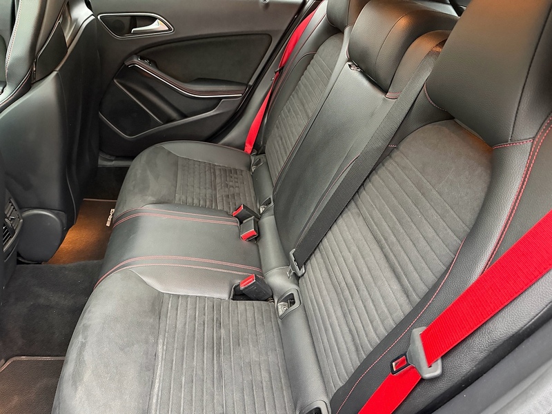 Mercedes-Benz A Class 2.0 A45 AMG Hatchback 5dr Petrol SpdS DCT 4MATIC Euro 6 (s/s) (360 ps) - U10003847